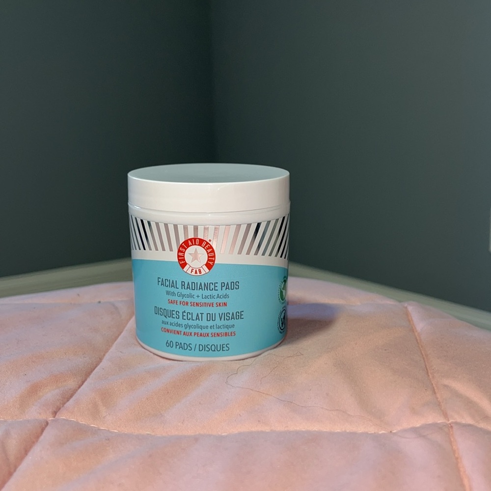 First Aid Beauty Facial Radiance Pads